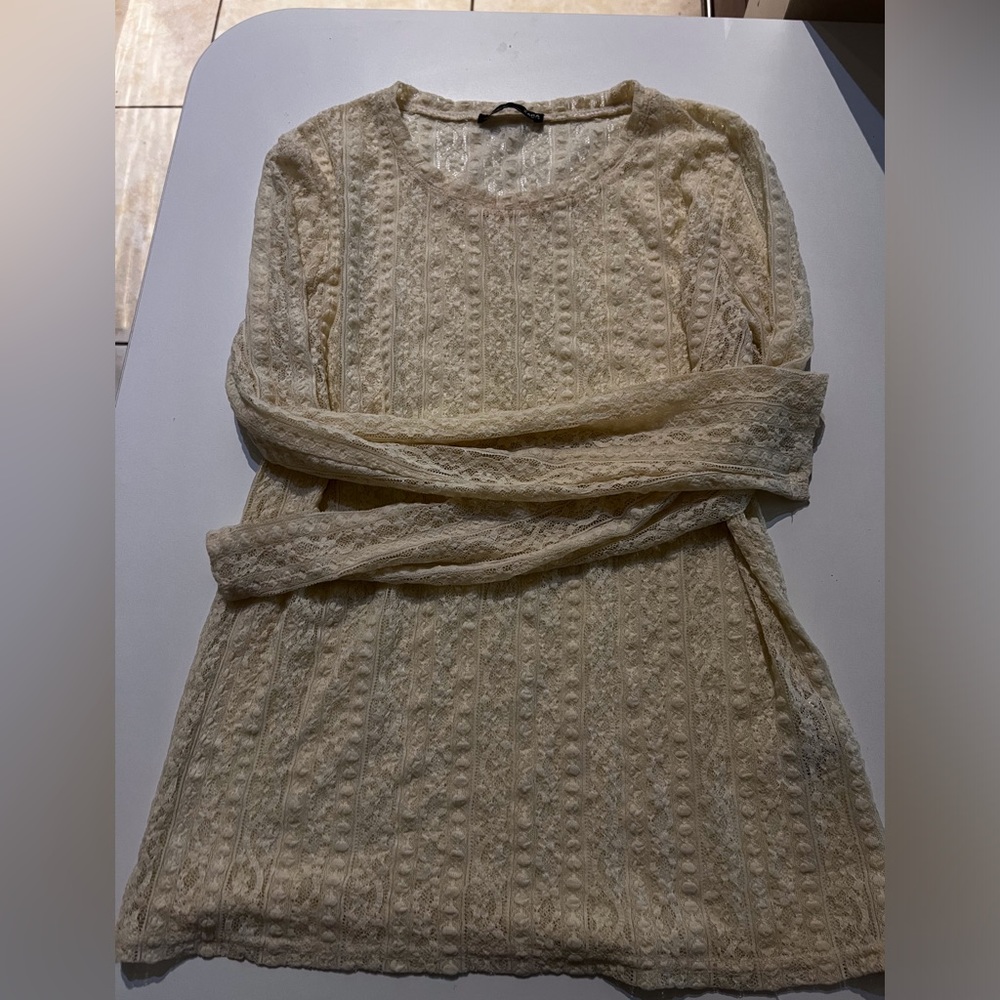 Long sleeve lacy top